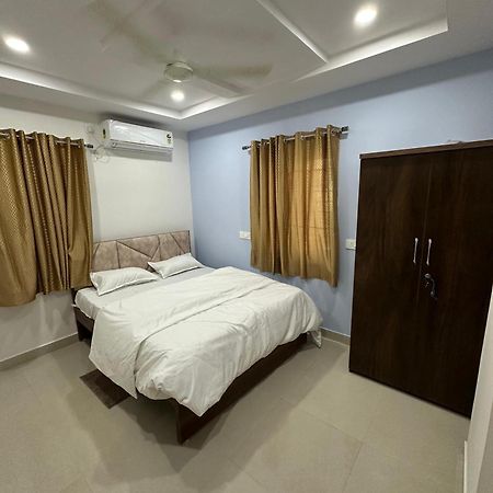 Cosmic Hotel & Guest House Gachibowli Raidurg Hyderabad Exterior photo