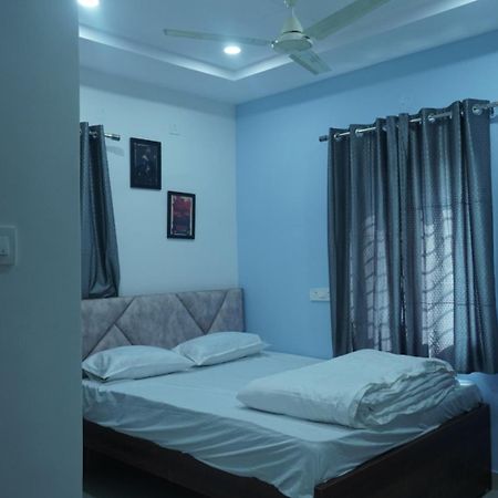 Cosmic Hotel & Guest House Gachibowli Raidurg Hyderabad Exterior photo
